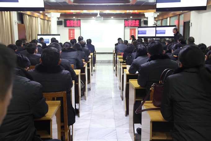 图①：南漳农商行全体员工参与了讲座.JPG